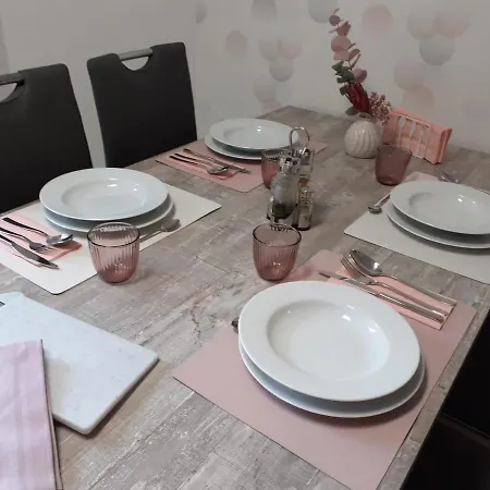 Haus Muehlenbach شقة